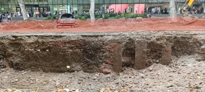 Archaeological Finds Uncovered During Rustaveli Avenue Rehabilitation - Civil Georgia